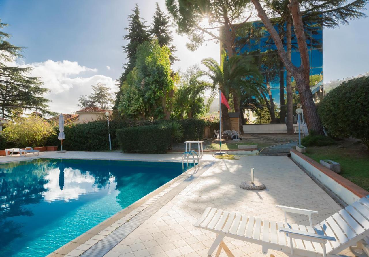 Апартаменти I Giardini Del Sole Con Piscina By Wonderful Italy Санремо Екстер'єр фото